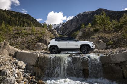 Επίσημη αποκάλυψη του νέου Jeep Avenger 4xe